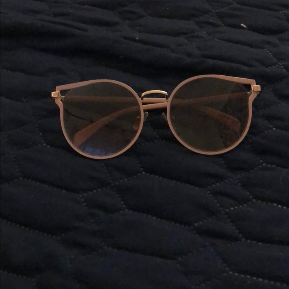 tahari shades